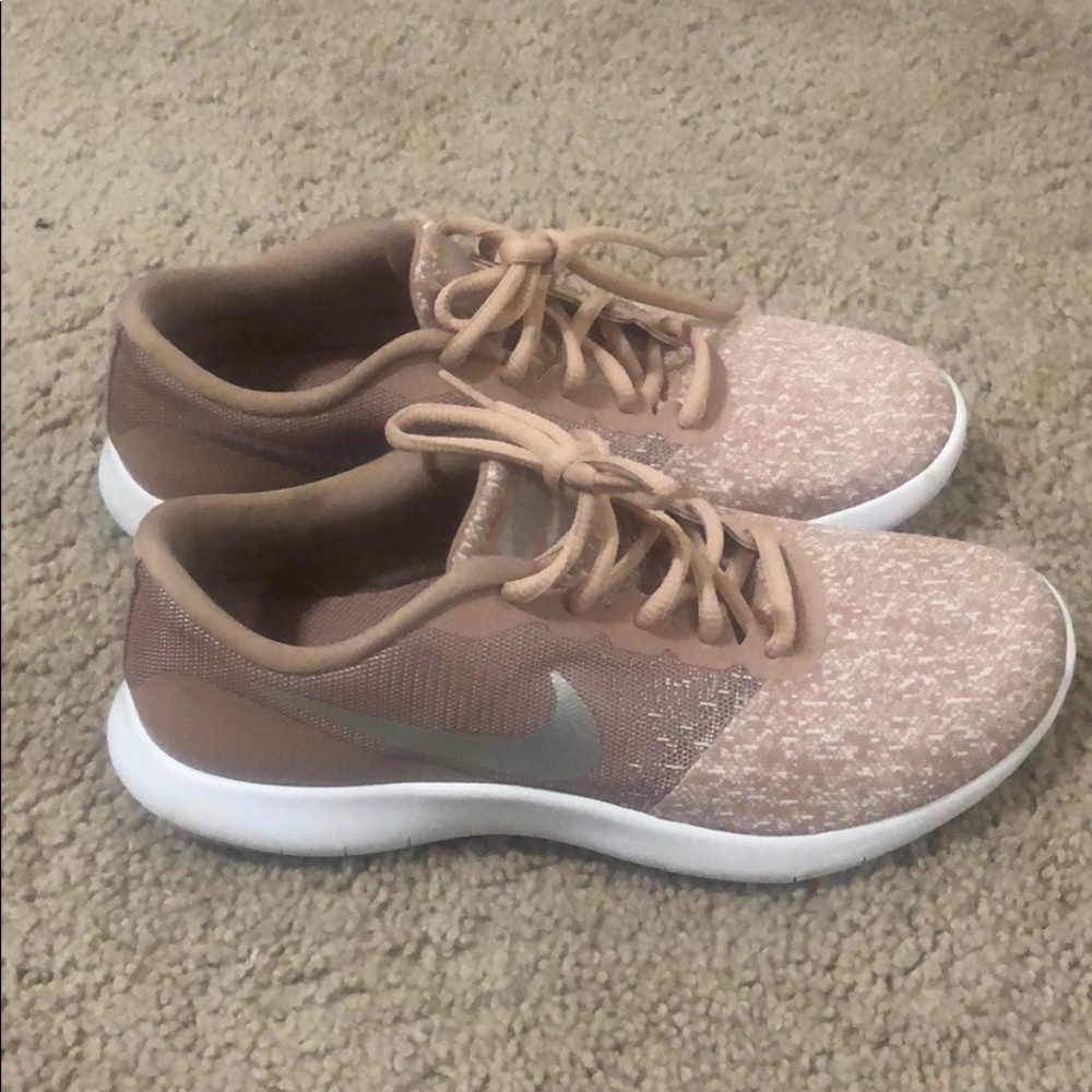 Nike Tennis Shoes